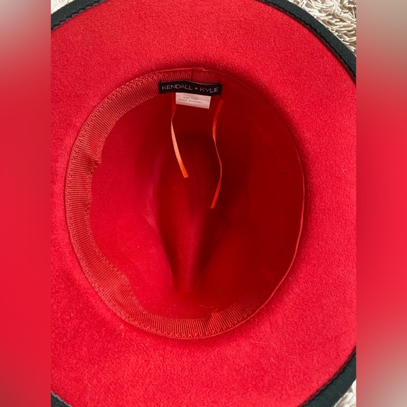 Fedora - Picture 3 of 3